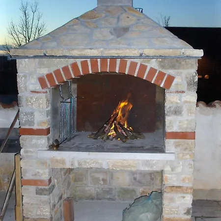 Ljubica ゲストハウス ロヴィニ